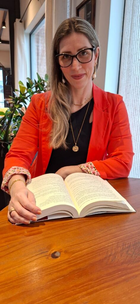 Dra. Camila Castellan, biomédica e aromaterapeuta clínica